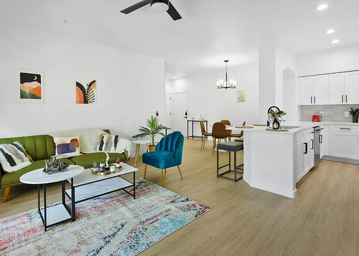 Cozysuites By The Stadium With Pool 03 Apartment Glendale