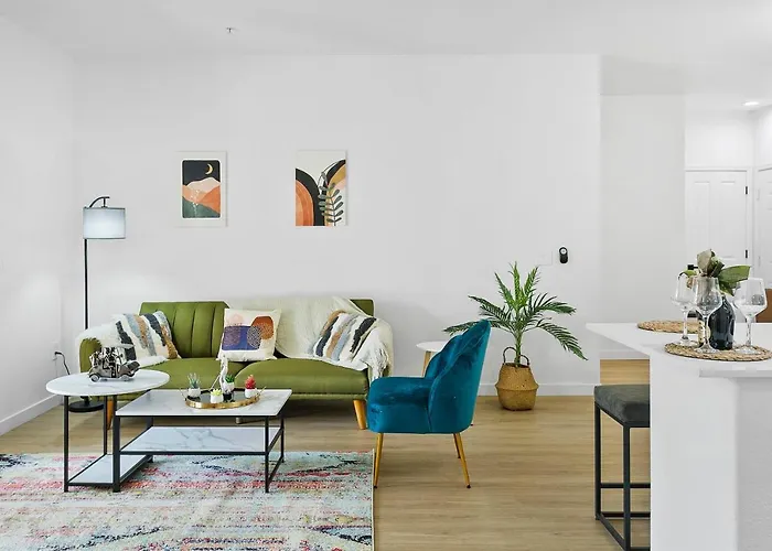 Apartment Cozysuites By The Stadium With Pool 03