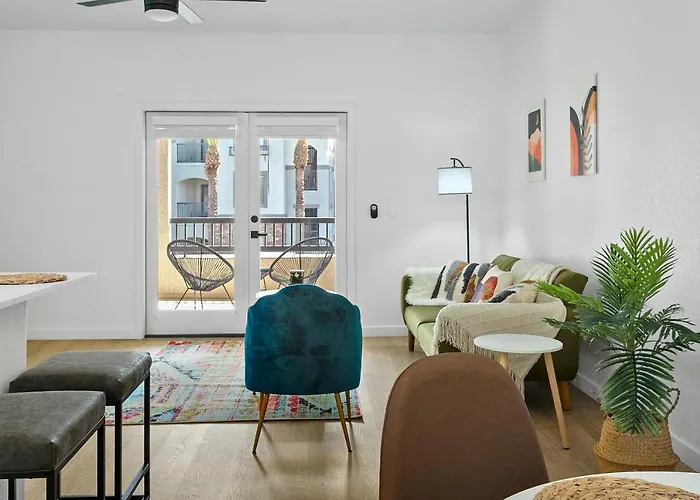 Apartment Cozysuites By The Stadium With Pool 03