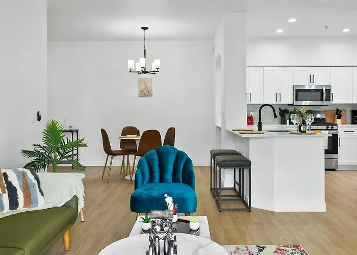 Cozysuites By The Stadium With Pool 03 Apartment Glendale