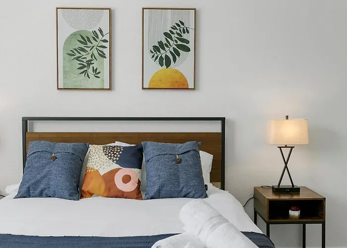 Apartment Cozysuites By The Stadium With Pool 03