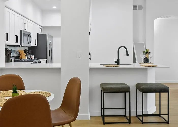 Apartment Cozysuites By The Stadium With Pool 03 *
