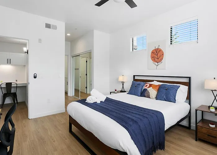 Apartment Cozysuites By The Stadium With Pool 03
