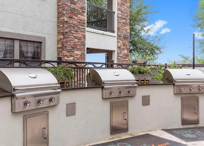 Cozysuites By The Stadium With Pool 03 Apartment
