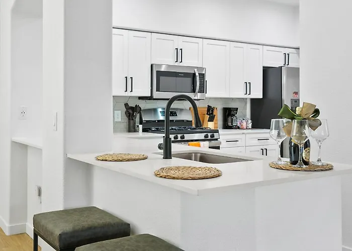 Cozysuites By The Stadium With Pool 03