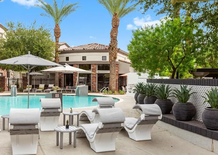 Cozysuites By The Stadium With Pool 03 Apartment Glendale