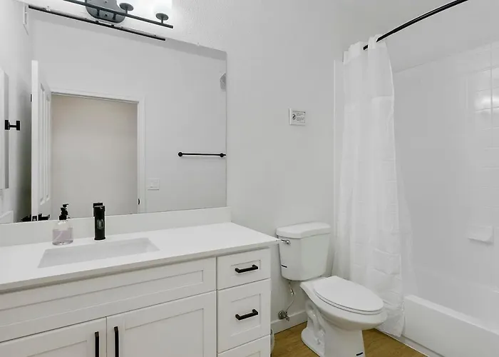 Apartment Cozysuites By The Stadium With Pool 03